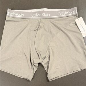 New Calvin Klein Men's Light Gray Boxer Briefs. Microfiber